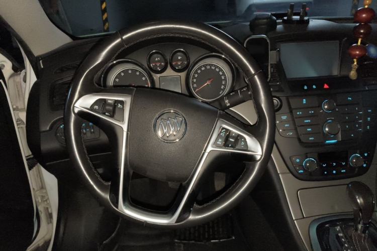 Used Buick Regal 2013 1.6T Automatic Elite Sport Edition Steering Wheel