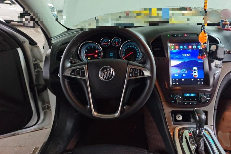 Used Buick Regal 2013 1.6T Automatic Elite Sport Edition Steering Wheel