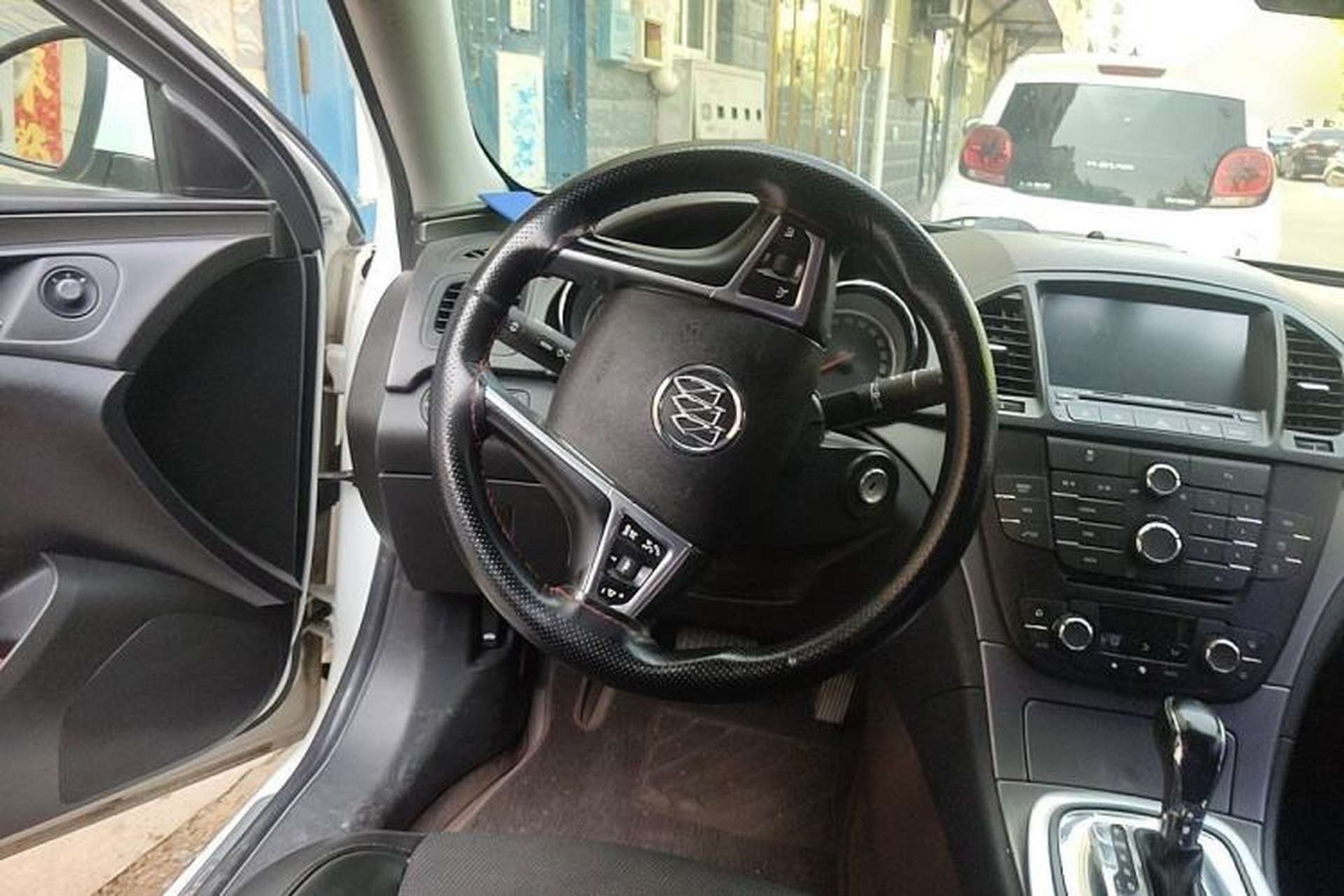 Used Buick Regal 2013 1.6T Automatic Elite Sport Edition Steering Wheel