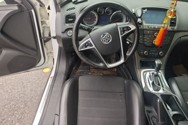 Used Buick Regal 2013 1.6T Automatic Elite Sport Edition Steering Wheel