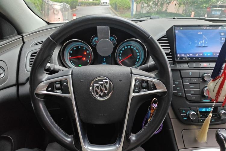 Used Buick Regal 2013 1.6T Automatic Elite Sport Edition Steering Wheel