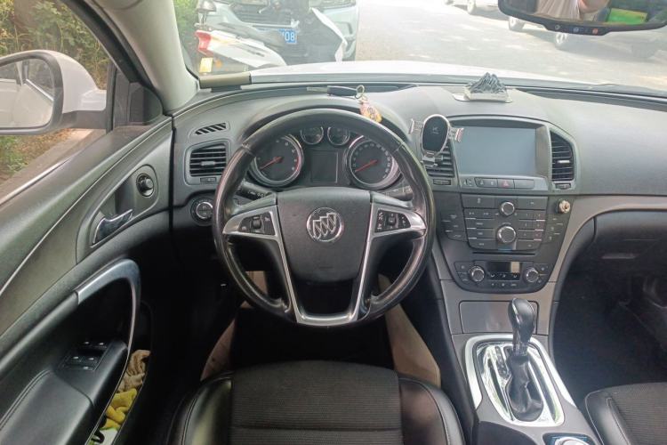 Used Buick Regal 2013 1.6T Automatic Elite Sport Edition Steering Wheel