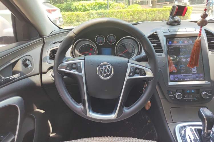 Used Buick Regal 2013 1.6T Automatic Elite Sport Edition Steering Wheel