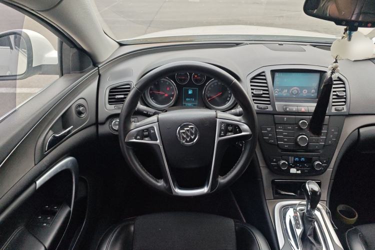 Used Buick Regal 2013 1.6T Automatic Elite Sport Edition Steering Wheel
