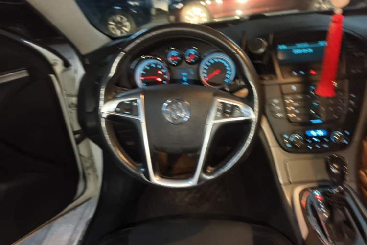 Used Buick Regal 2013 1.6T Automatic Elite Sport Edition Steering Wheel