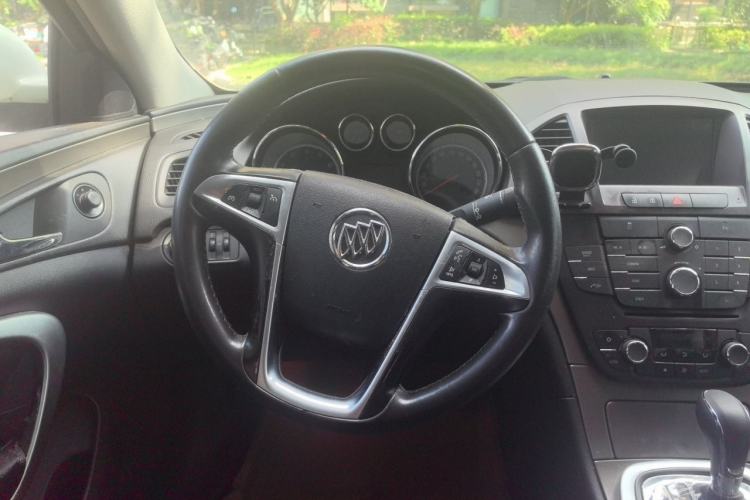 Used Buick Regal 2013 1.6T Automatic Elite Sport Edition Steering Wheel