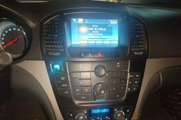 Used Buick Regal 2013 GS 2.0T Grand Sport Edition Audio And AC Panel