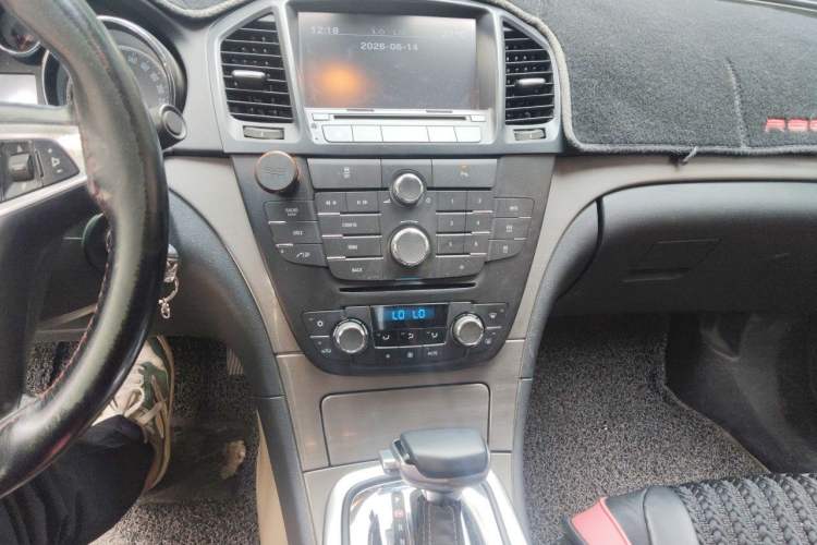 Used Buick Regal 2013 1.6T Automatic Elite Sport Edition Audio And AC Panel