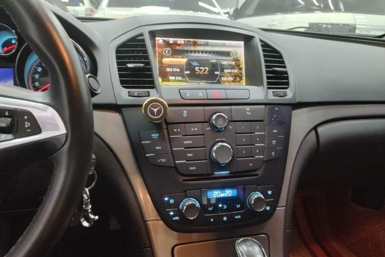 Used Buick Regal 2013 1.6T Automatic Elite Sport Edition Audio And AC Panel
