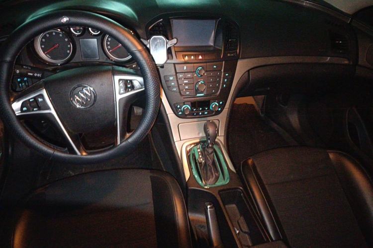 Used Buick Regal 2013 1.6T Automatic Elite Sport Edition Center Console