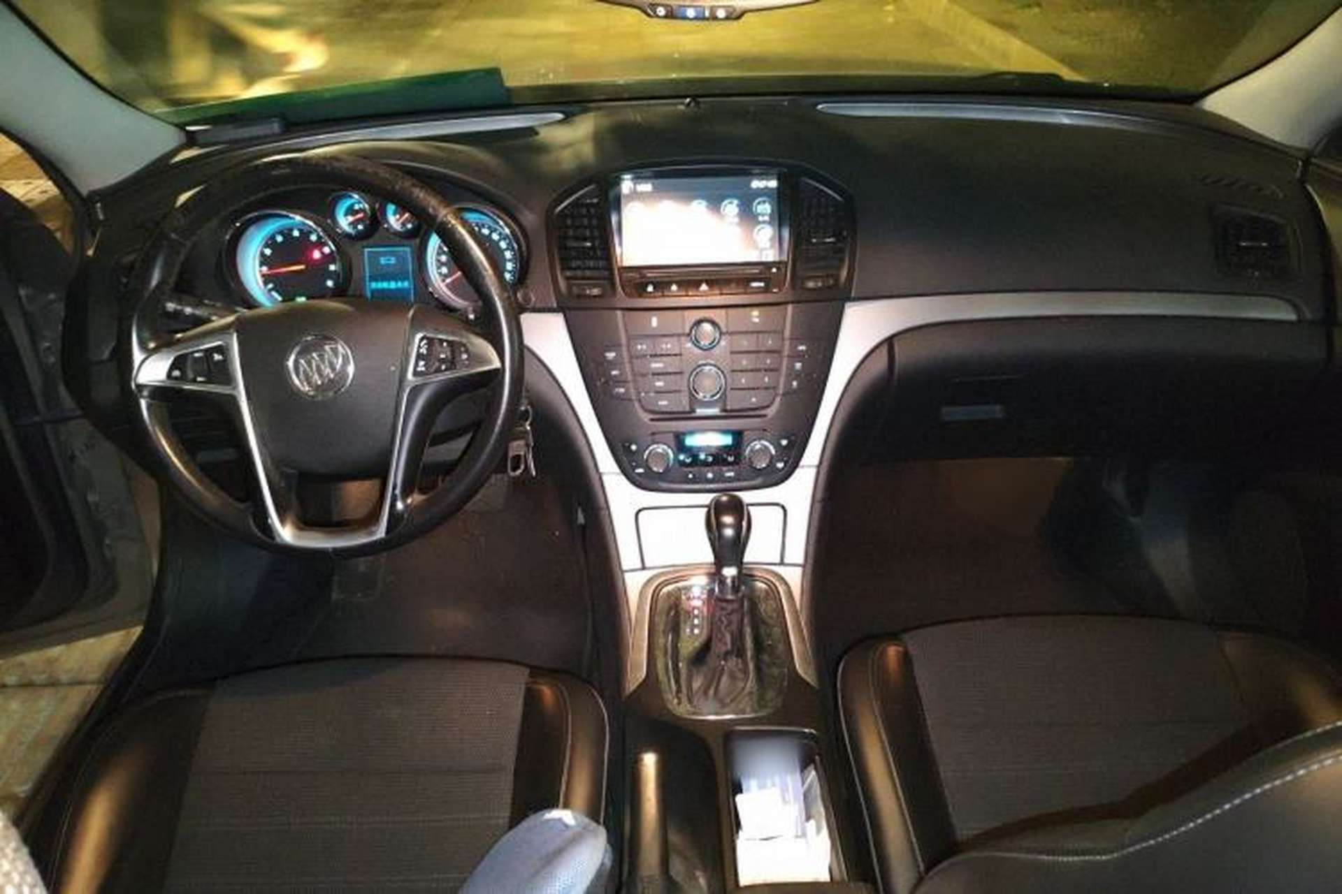 Used Buick Regal 2013 1.6T Automatic Elite Sport Edition Center Console