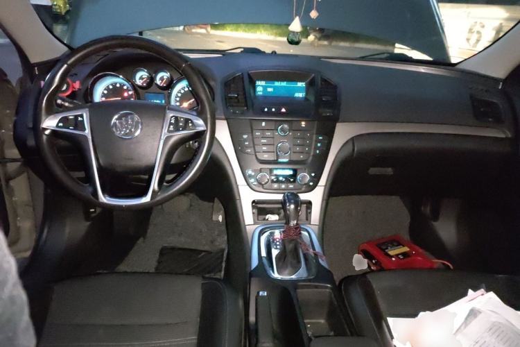 Used Buick Regal 2013 1.6T Automatic Elite Sport Edition Center Console
