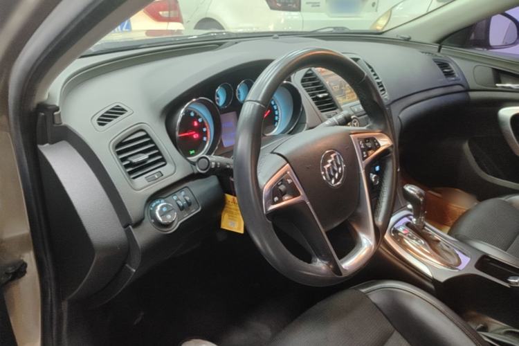 Used Buick Regal 2013 1.6T Automatic Elite Sport Edition Center Console