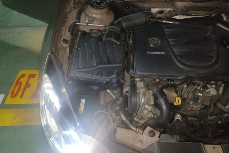 Used Buick Regal 2013 GS 2.0T Grand Sport Edition Engine Bay Right