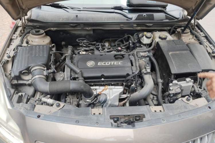 Used Buick Regal 2013 1.6T Automatic Elite Sport Edition Engine Bay