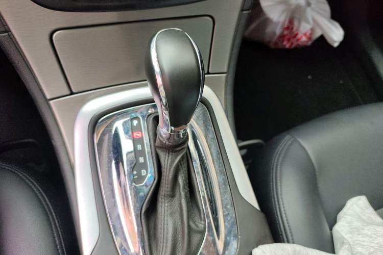 Used Buick Regal 2013 1.6T Automatic Elite Sport Edition Gear Lever