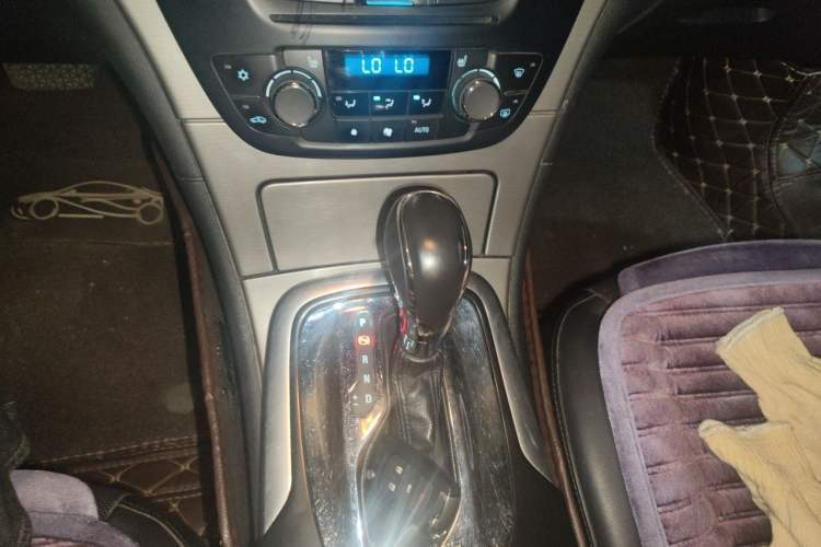 Used Buick Regal 2013 GS 2.0T Grand Sport Edition Gear Lever