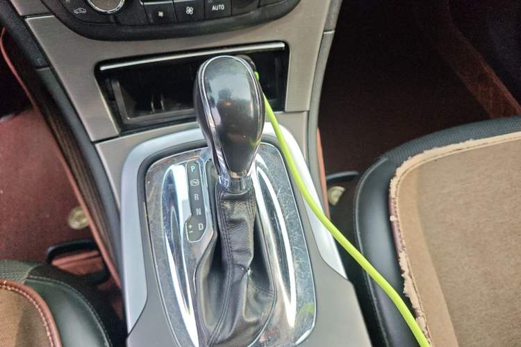 Used Buick Regal 2013 1.6T Automatic Elite Sport Edition Gear Lever