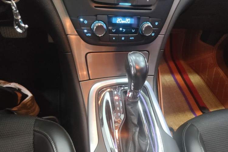 Used Buick Regal 2013 1.6T Automatic Elite Sport Edition Gear Lever