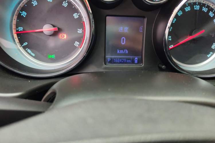 Used Buick Regal 2013 1.6T Automatic Elite Sport Edition Odometer Close Up