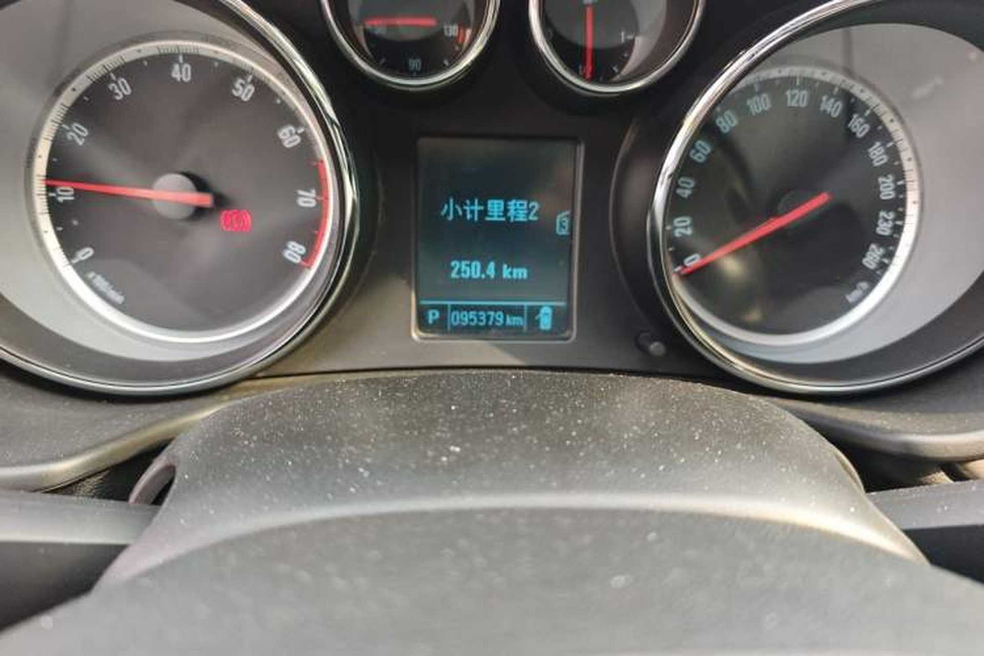 Used Buick Regal 2013 1.6T Automatic Elite Sport Edition Odometer Close Up