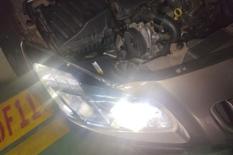 Used Buick Regal 2013 GS 2.0T Grand Sport Edition Right Front Headlight