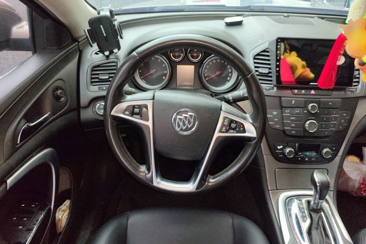 Used Buick Regal 2013 1.6T Automatic Elite Sport Edition Steering Wheel