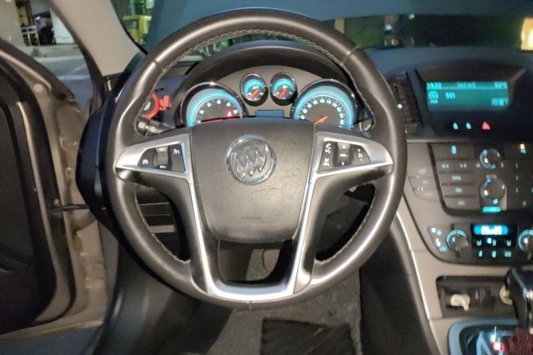 Used Buick Regal 2013 1.6T Automatic Elite Sport Edition Steering Wheel