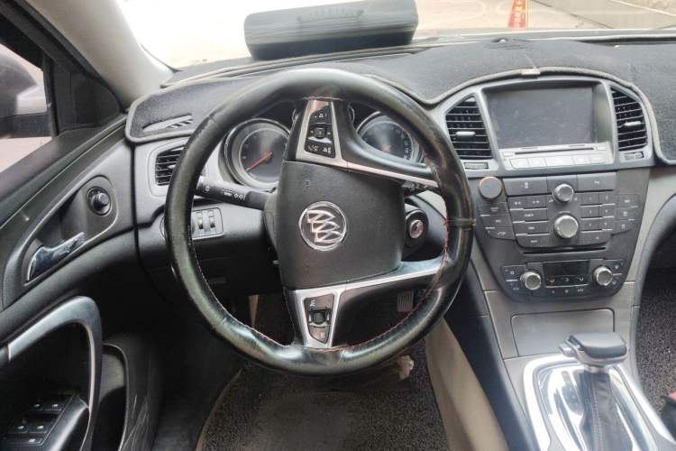 Used Buick Regal 2013 1.6T Automatic Elite Sport Edition Steering Wheel