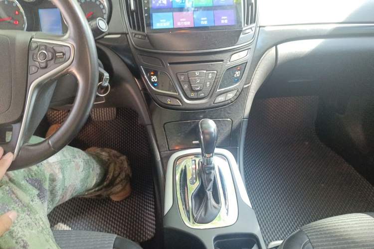 Used Buick Regal 2014 1.6T Fashionable Tech Edition Audio And AC Panel