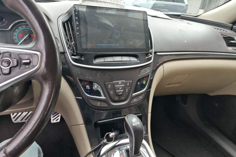 Used Buick Regal 2014 2.0L Elite Fashion Edition Audio And AC Panel