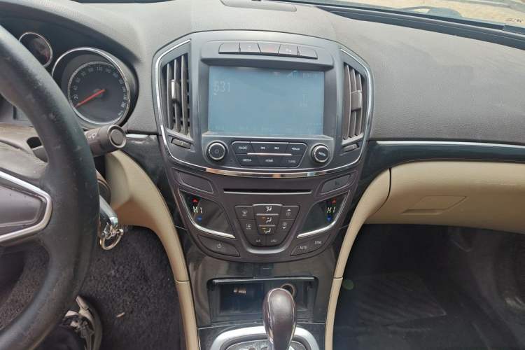 Used Buick Regal 2014 2.0L Leading Fashion Edition Audio And AC Panel