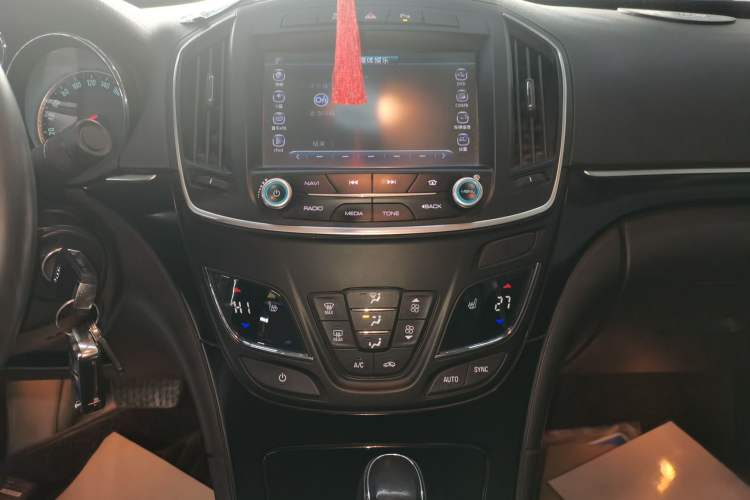 Used Buick Regal 2014 1.6T Fashionable Tech Edition Audio And AC Panel