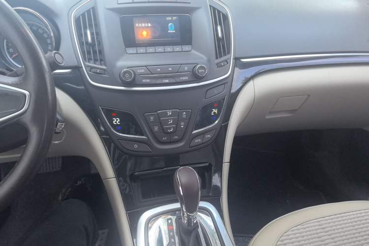 Used Buick Regal 2014 2.0L Leading Fashion Edition Audio And AC Panel