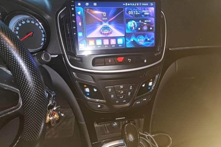 Used Buick Regal 2014 1.6T Fashionable Tech Edition Audio And AC Panel