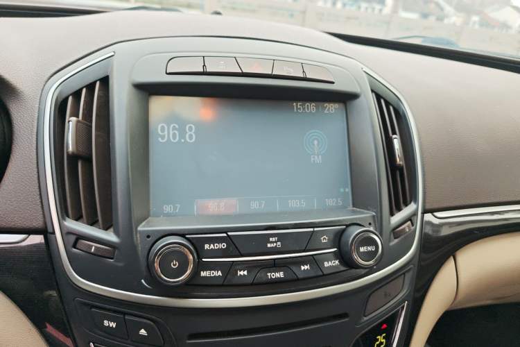 Used Buick Regal 2014 2.0L Leading Fashion Edition Audio And AC Panel