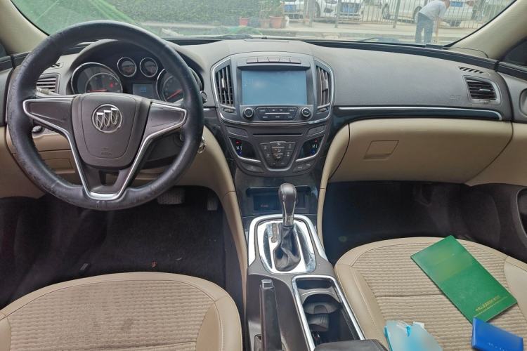 Used Buick Regal 2014 2.0L Leading Fashion Edition Center Console