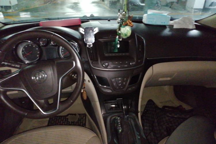 Used Buick Regal 2014 2.0L Leading Fashion Edition Center Console
