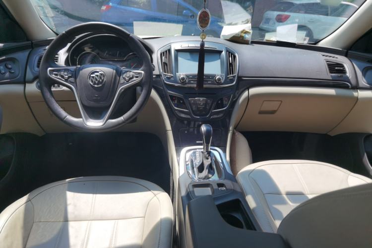 Used Buick Regal 2014 2.0L Elite Fashion Edition Center Console