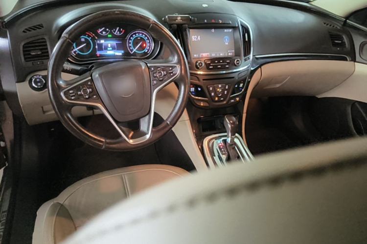 Used Buick Regal 2014 2.0L Elite Fashion Edition Center Console