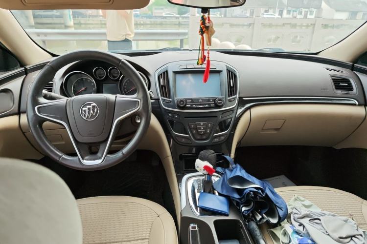 Used Buick Regal 2014 2.0L Leading Fashion Edition Center Console