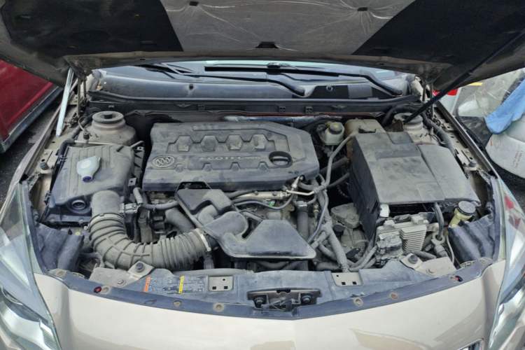 Used Buick Regal 2014 2.0L Elite Fashion Edition Engine Bay