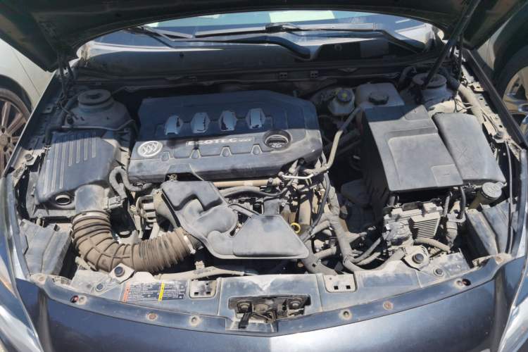 Used Buick Regal 2014 2.0L Elite Fashion Edition Engine Bay