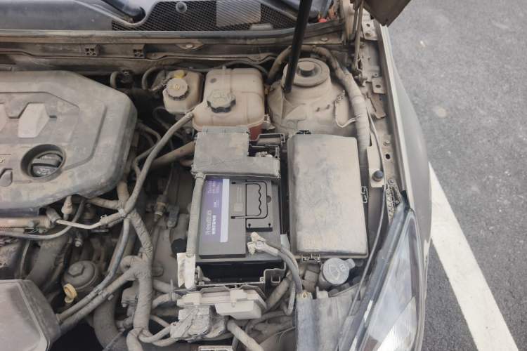 Used Buick Regal 2014 2.0L Elite Fashion Edition Engine Bay Left