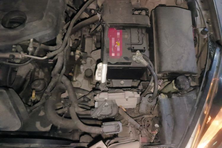 Used Buick Regal 2014 2.0L Elite Fashion Edition Engine Bay Left