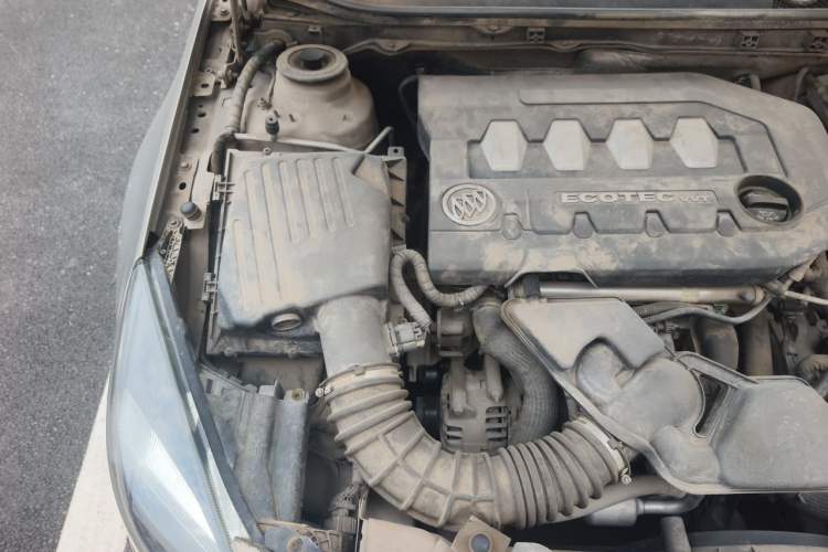 Used Buick Regal 2014 2.0L Elite Fashion Edition Engine Bay Right