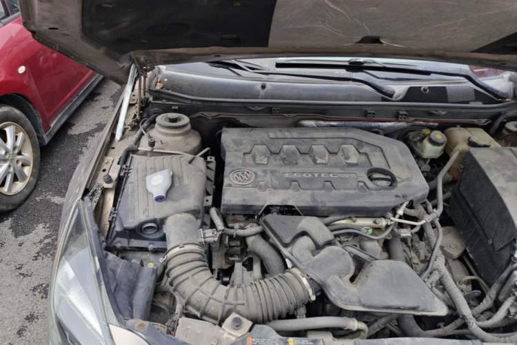 Used Buick Regal 2014 2.0L Elite Fashion Edition Engine Bay Right