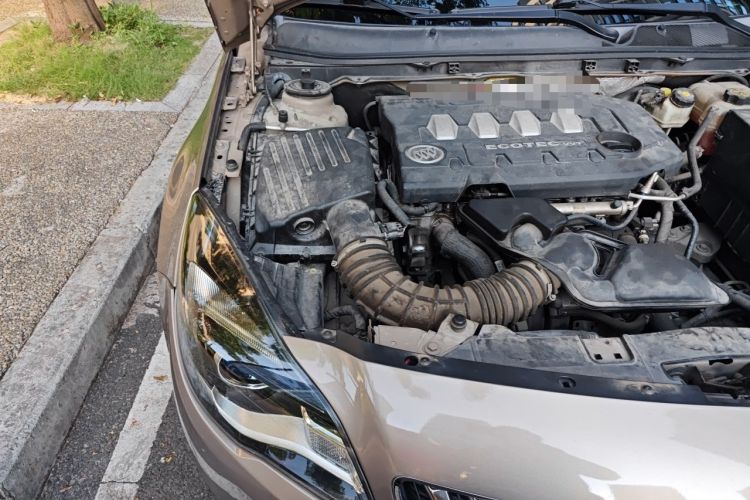 Used Buick Regal 2014 2.0L Leading Fashion Edition Engine Bay Right