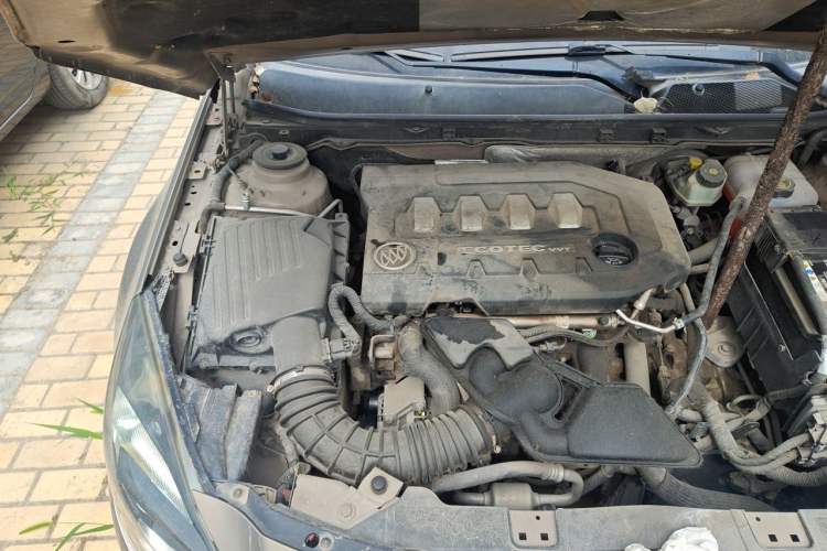 Used Buick Regal 2014 2.0L Leading Fashion Edition Engine Bay Right