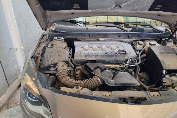 Used Buick Regal 2014 2.0L Leading Fashion Edition Engine Bay Right